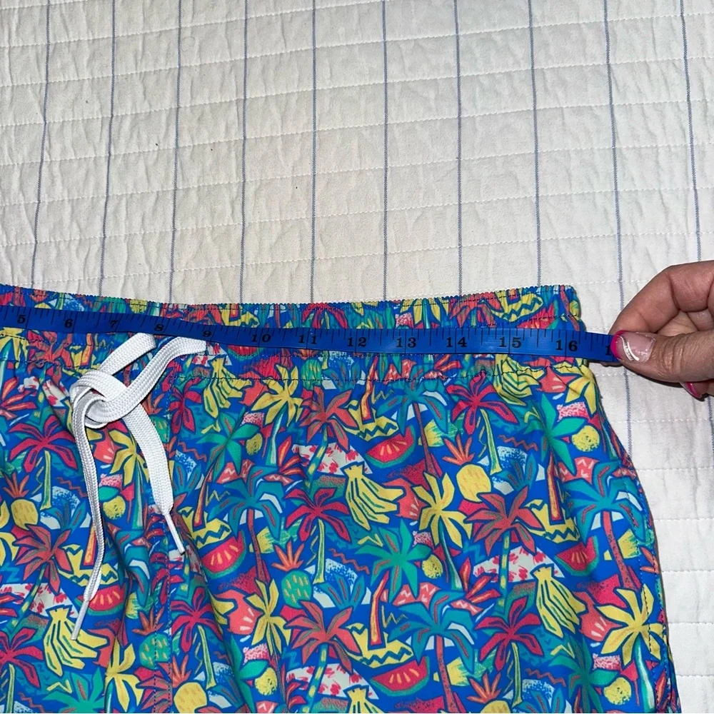 Chubbies Mens Regular fit Swim Trunks Swimwear Large Blue Floral ‎ XL